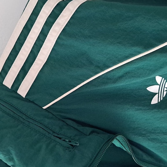 Adidas large men's built-in hoodie jacket - Picture 5 of 6